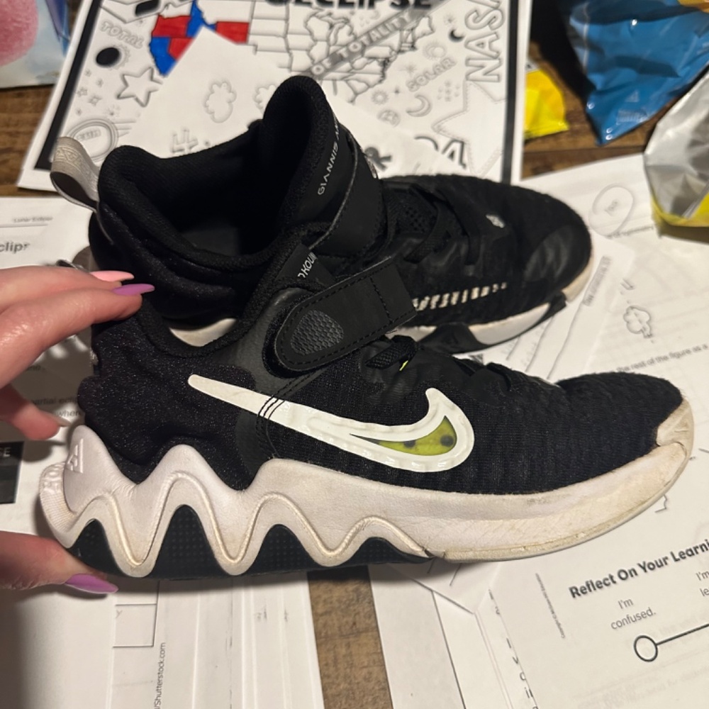 Giannis Nike 2.5y - Picture 2 of 3